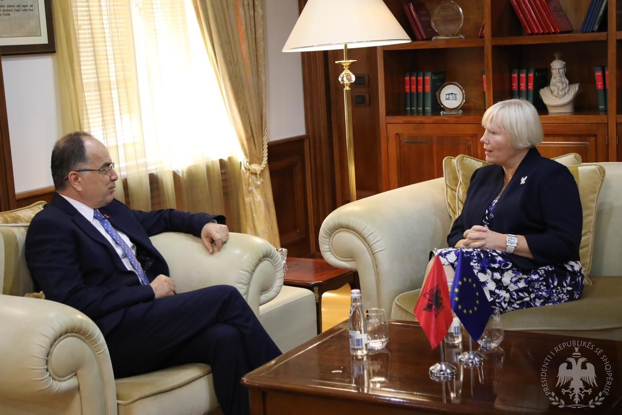 Presidenti Begaj pret në takimin e lamtumirës ambasadoren e BE-së, Christiane Hohmann