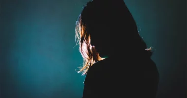 Pornografia është përgjegjëse për rritjen e krimeve seksuale nga të miturit në Spanjë