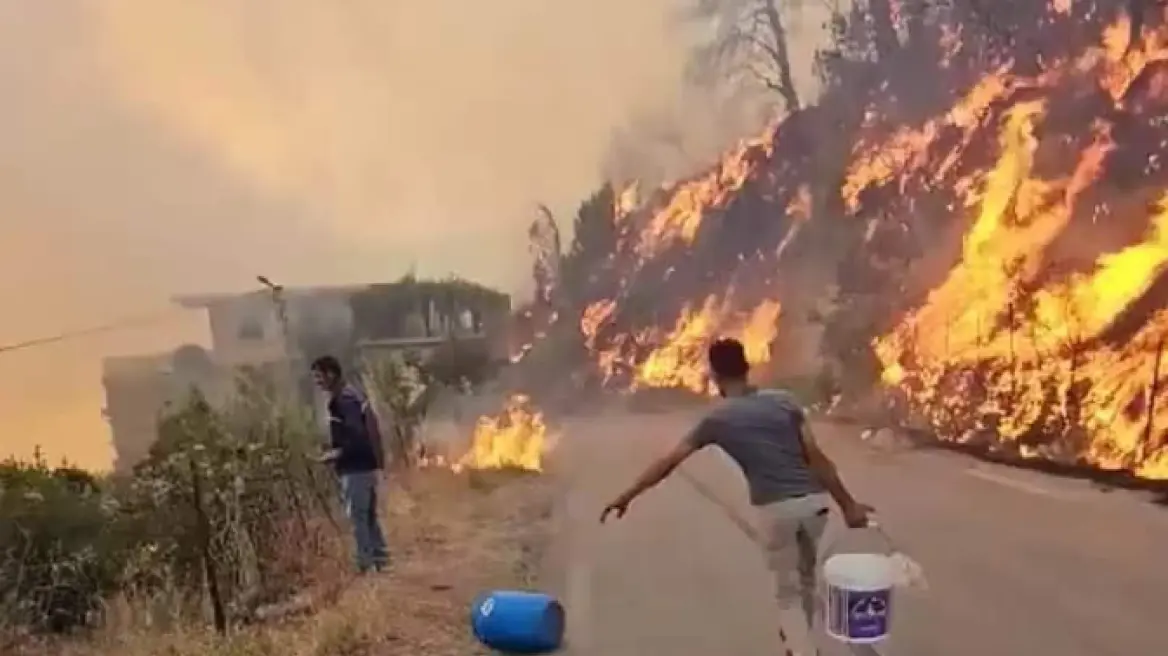 Algjeria nën “kthetrat” e zjarreve, humbin jetën 34 persona mes të cilëve 10 ushtarë