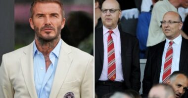 Beckham “godet” drejtuesit e Manchester United: Është koha të largoheni