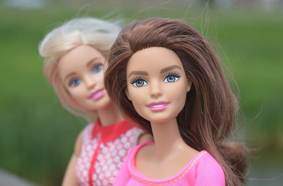 62-vjeçarja gjermane ka një koleksion me 18,000 Barbie, i ekspozon në muze