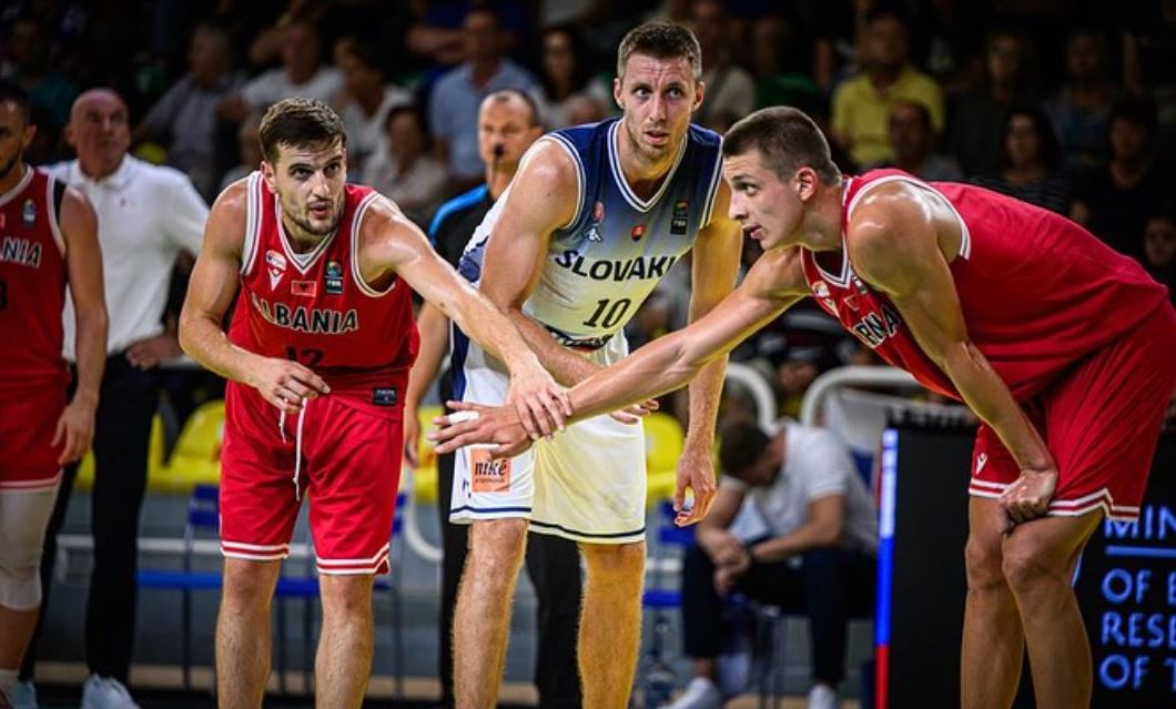 Eurobasket/ Tjetër humbje për Shqipërinë, kuqezinjtë pozicionohen në fund të grupit