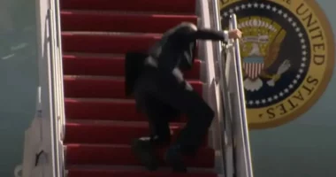 Incidentet me rrëzimin e Biden, avioni presidencial po ndërron shkallët