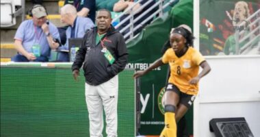 Akuza të rënda mbi trajnerin e kombëtares së femrave të Zambisë, detyron lojtaret të flenë me të