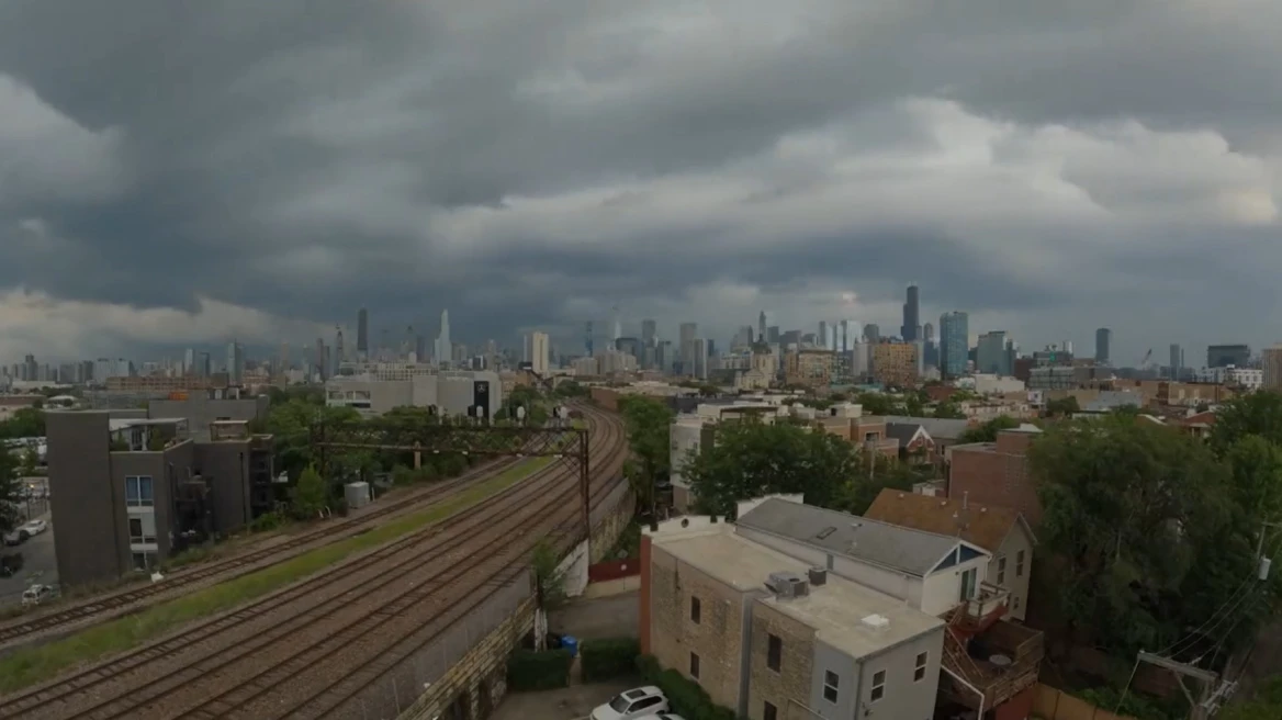 Tornado e fuqishme në Çikago, raportohet për dëme të mëdha