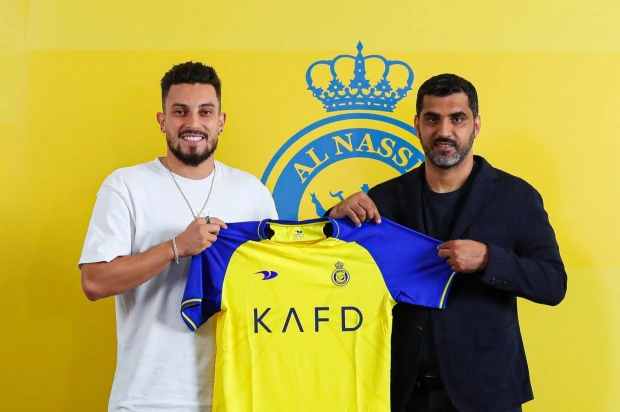 Tjetër kalim në Arabi, Alex Telles firmos me Al-Nassr