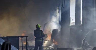 Rusia sulmon një pallat në Dnipro, tre të plagosur