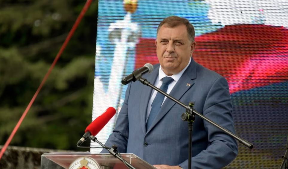 Dodik thotë se nuk do t’i pranojë vendimet e Schmidt