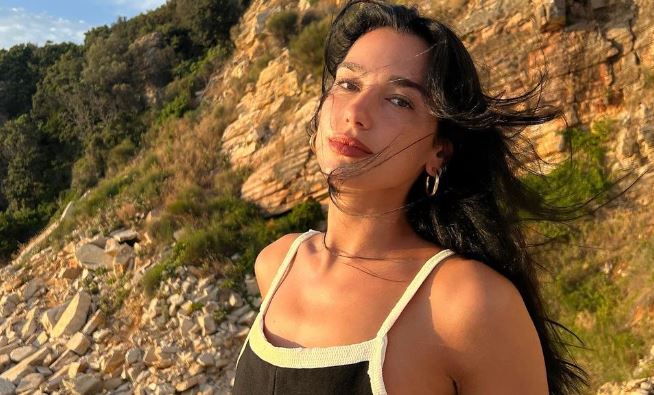 FOTO/ Dua Lipa “nuk heq dorë” nga Shqipëria, edhe këtë verë rikthehet në Jug për pushime