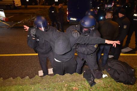 Pas protestave në Francë, përleshje edhe në Zvicër