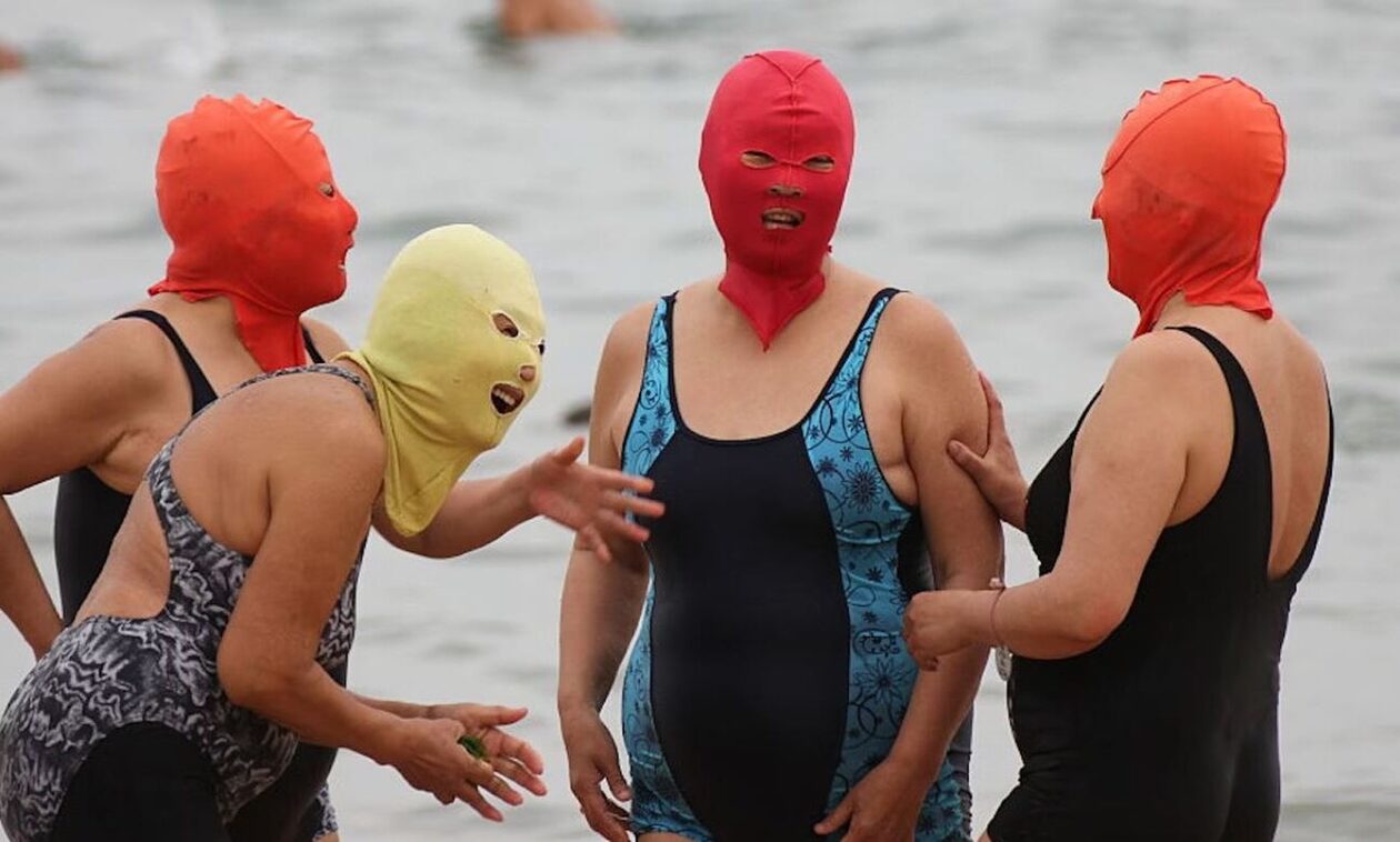 Rekord shitjesh/ Kina fut në treg maskat e plazhit