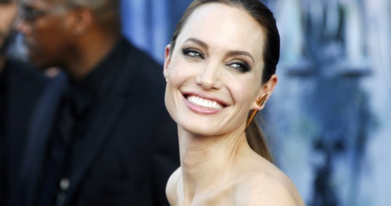 Angelina Jolie kërkon 350 milionë dollarë dëmshpërblim nga Brad Pitt