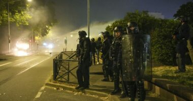 Sot funerali i 17-vjeçarit Nahel, autoritetet franceze në gatishmëri për sulme të reja