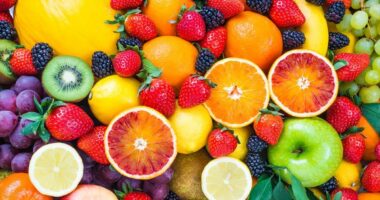 Fruti që ndihmon për të pasur dhëmbë më të bardhë