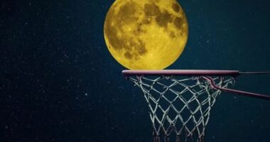 Imazhet magjike të ‘Hënës së Drerit’ që ndriçoi qiellin, historia që fshihet pas emrit