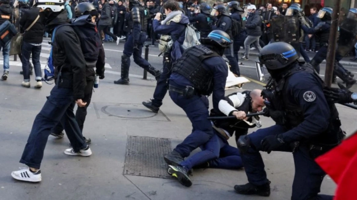 Iran, persona të armatosur sulmojnë një stacion policie