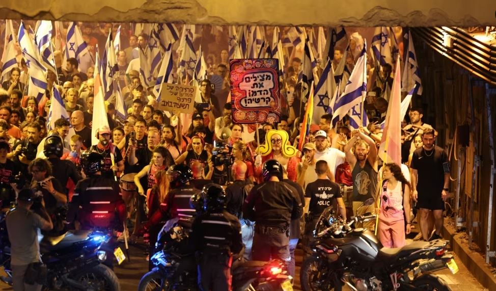 Izraelitët rikthehen në rrugë për të protestuar kundër reformave në gjyqësor