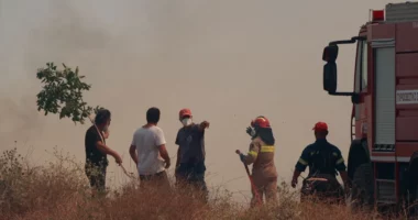 Zjarri ka dalë jashtë kontrollit në Korfuz, evakuohen banorët e fshatit Louches