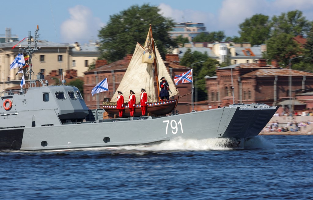 Parada e Ditës së Marinës në Shën  Petersburg, Putin premton 30 anije të reja