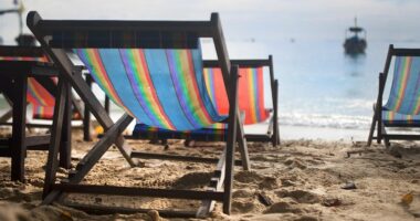 Shezlongët dhe çadrat në Malin e Zi janë falas pas orës 17:00, në të kundërt pronarët gjobiten