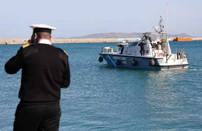 Mbytet skafi me flamur grek, shpëtohen 8 personat në bord