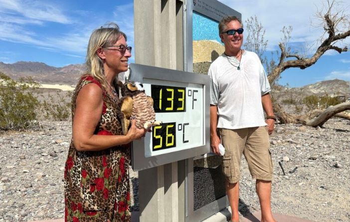 Temperatura shënon 56 gradë celcius në Luginën e Vdekjes, turistët mblidhen për të bërë foto