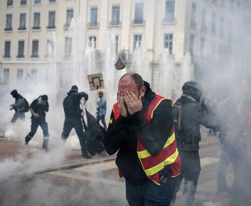 Mbi 700 persona të burgosur pas trazirave në Francë