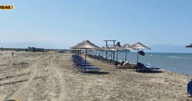 Gjermanët të dashuruar me Vlorën, natyra në plazhin e Hidrovorit ka mbetur e pa prekur