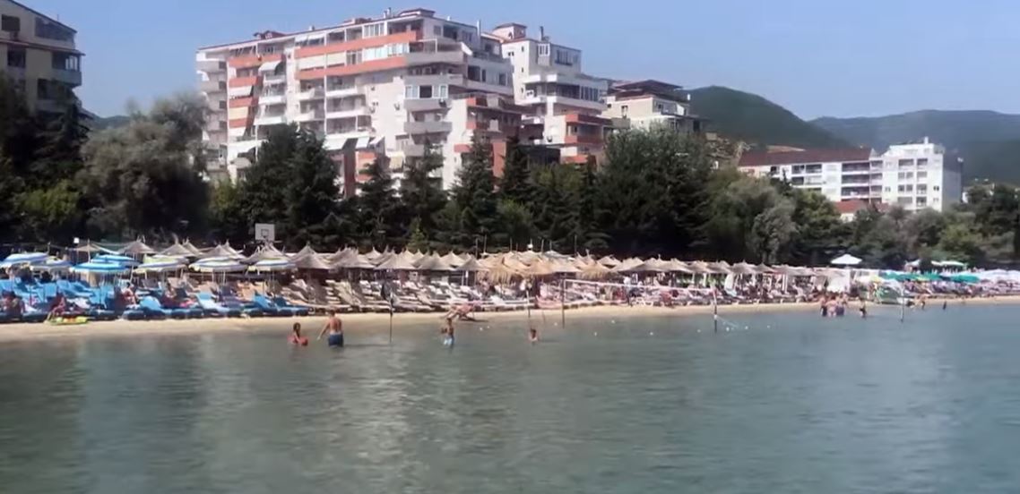 Pogradec 400 çadra plazhi falas, Bashkia krijon 7 plazhe publike