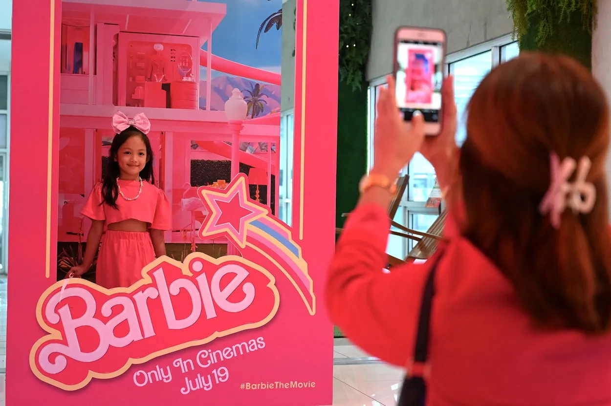 Pse prindërit nuk duhet të lejojnë fëmijët të shohin filmin “Barbie”