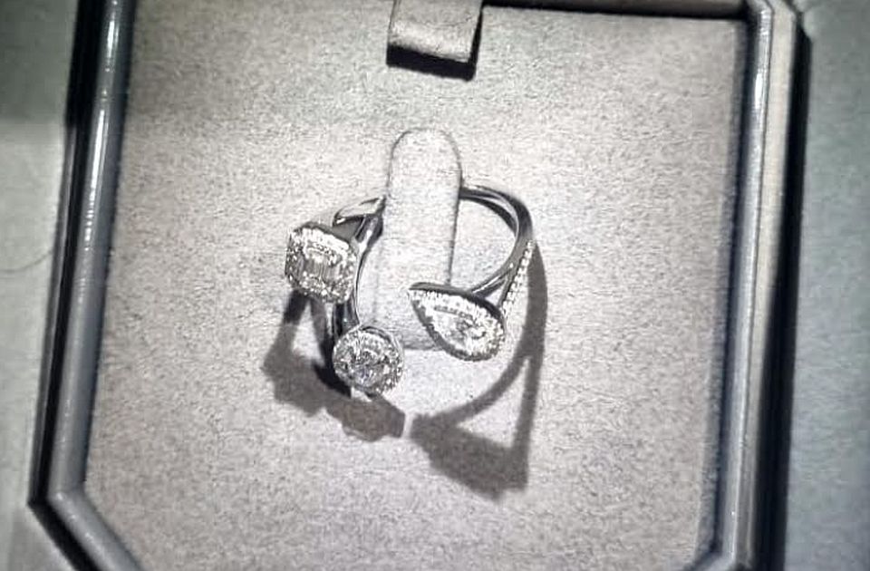 FOTO/ Sekuestrohet një unazë diamanti me vlerë 8500 euro në aeroportin e Beogradit