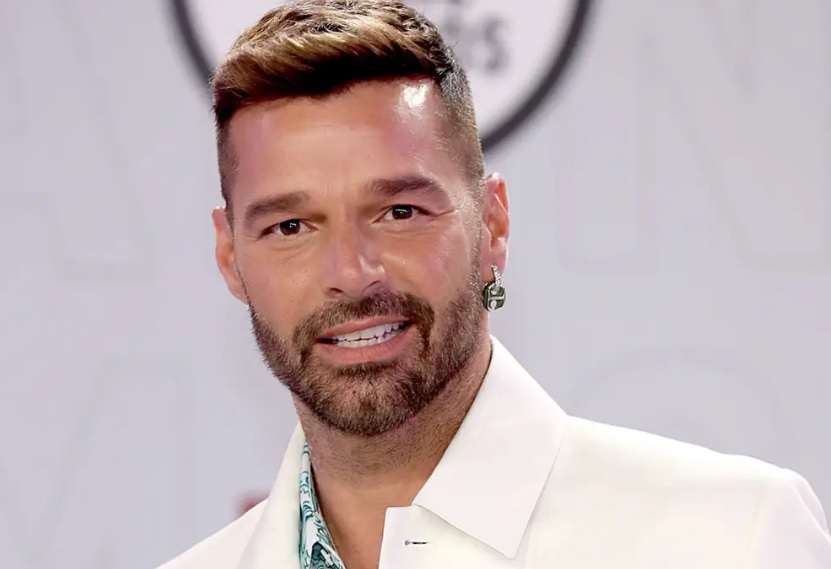 FOTO/ Temperaturat e larta, Ricky Martin zgjedh të relaksohet në Durrës para koncertit