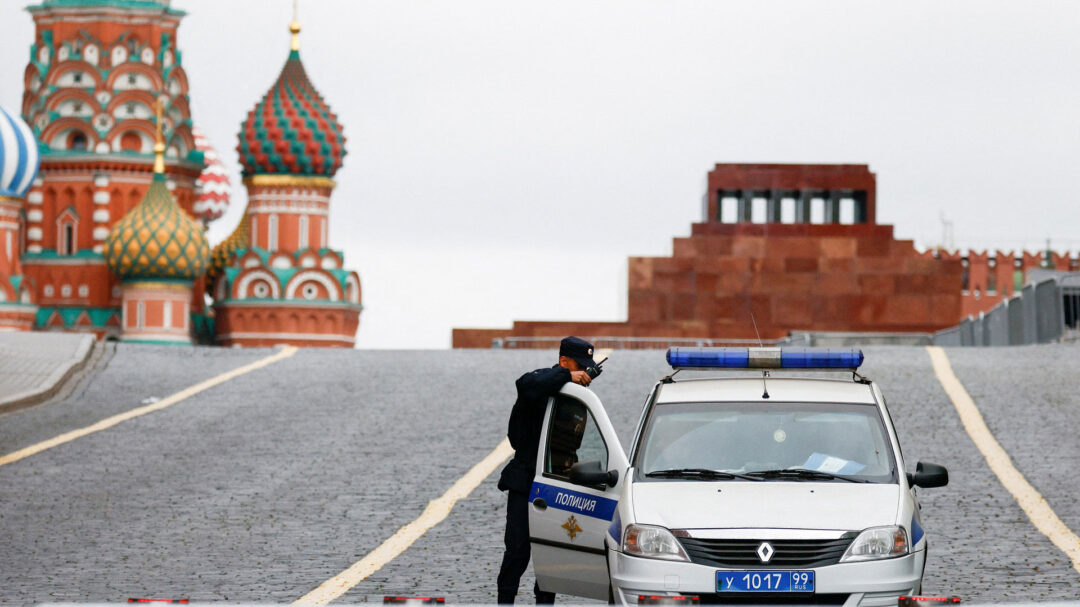 Rusia cilëson kanalin e pavarur Dojd “të padëshiruar”, abonentët rrezikojnë burgim