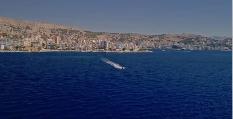 Rama ndan videon nga Saranda, turistët e huaj: Vend i bukur, njerëz miqësorë