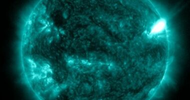 Sateliti i NASA kap momentin mahnitës të shpërthimit diellor