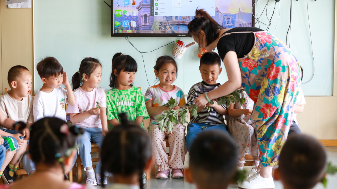 Helmoi 25 fëmijë në kopsht, Kina ekzekuton edukatoren