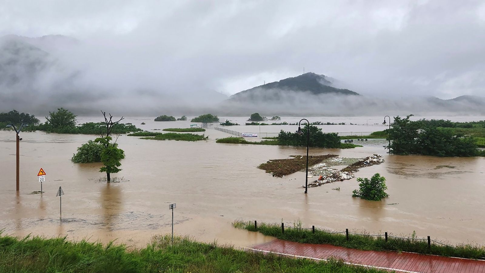 Përmbytjet në Korenë e Jugut, shkon në 49 numri i viktimave, mijëra të evakuuar