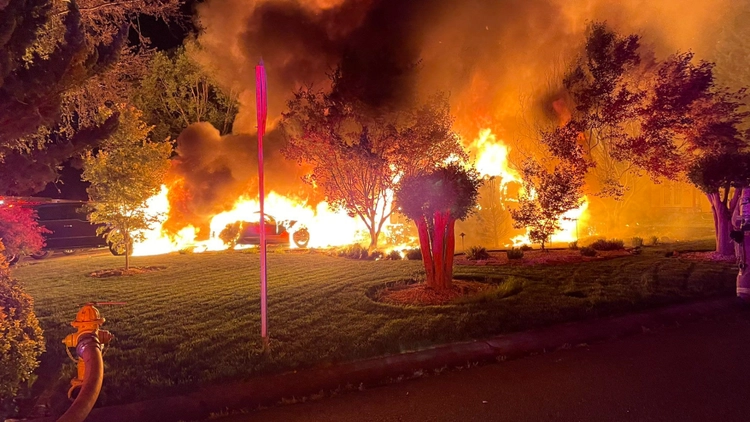 Pyjet në Kroaci përfshihen nga zjarri