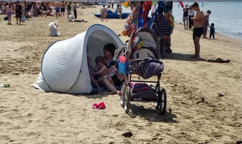 Turistët në Durrës të kënaqur me çmimet, operatorët turistikë: Hotelet të rezervuara deri në vjeshtë