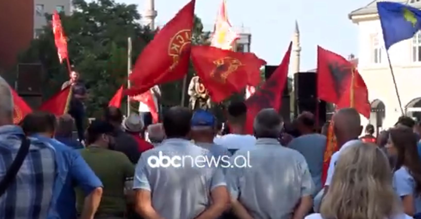 Nisin protestat kundër Kurtit, veteranët e UÇK: Qeveria bashkëpunon me kriminelë serbë