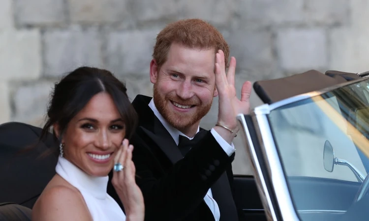 Princi Harry dhe Meghan Markle tregojnë avionin e tyre privat