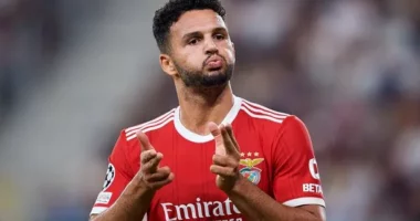 PSG ra dakord me Ramos, Benfica kërkon 80 milionë euro për sulmuesin