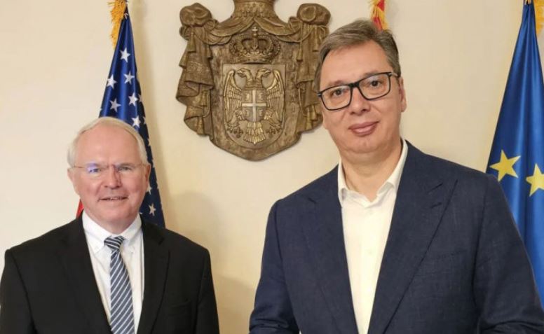 Vuçiç takon ambasadorin amerikan në Beograd, diskutojnë edhe për Kosovën