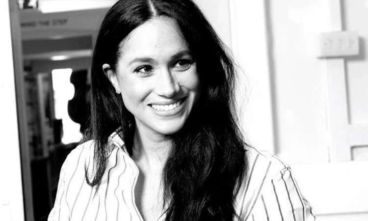 Çfarë po ndodh me Meghan Markle? Fotografohet me një byzylyk kundër stresit