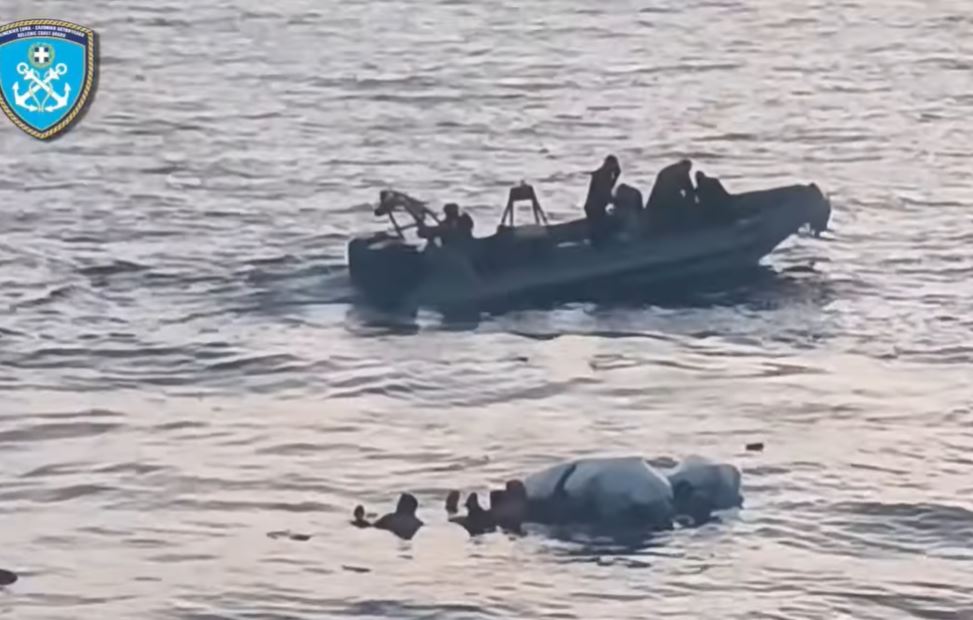 VIDEO/ Viktimat e anijes së mbytur në Lesvos janë fëmijë, në total ishin 22 emigrantë