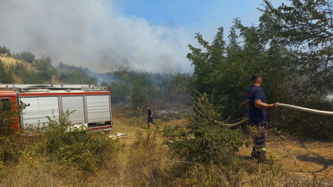 Situata e zjarreve në vend, ministria e Mbrojtjes: Janë shuar 15 vatra, aktive vetëm dy