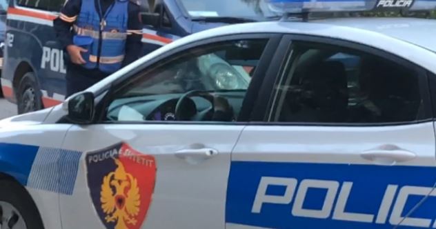 Përshtatën lokalin për shitje kanabis, arrestohet 23-vjeçari në Laç, shpallet në kërkim një tjetër