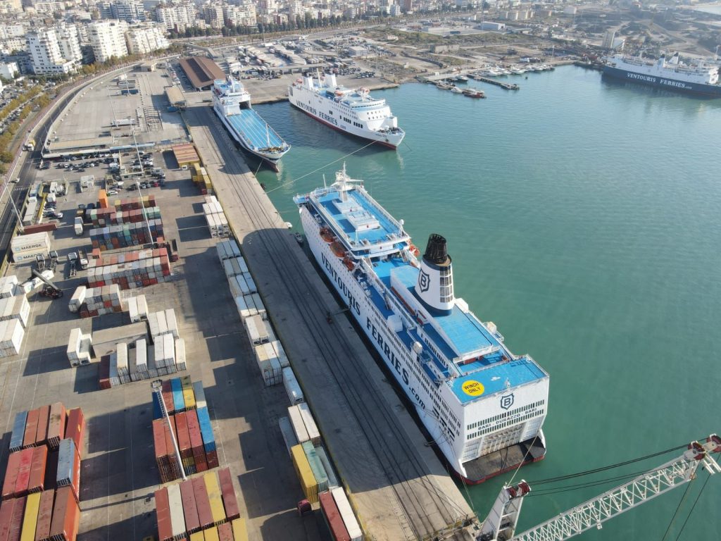 Fluks ikjesh në portin e Durrësit, vetëm gjatë fundjavës largohen rreth 20 mijë udhëtarë dhe 4,500 automjete