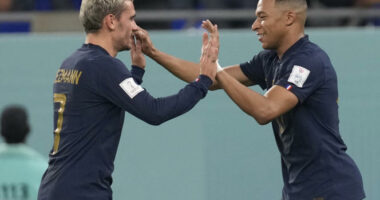 Mbappe k&euml;rkon Griezmann te PSG