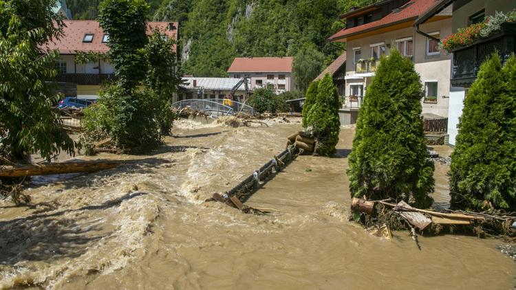 Moti i keq, NATO dërgon ndihma për Slloveninë pas përmbytjeve